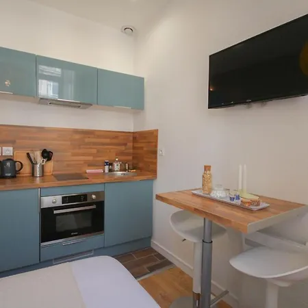 In The Heart Of Central Nice Functional And Cozy Studio For 2pers * リール